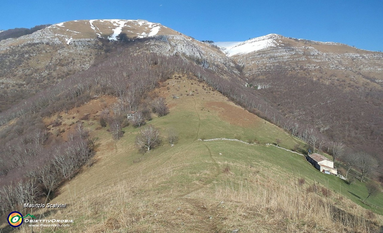 51 Riecco il panorama dal Monte Piacca....JPG